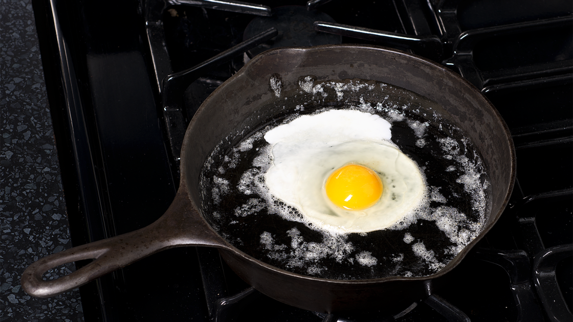 🍳 What’s Your IQ, Based Only on Your Egg Opinions? cooking eggs in a pan