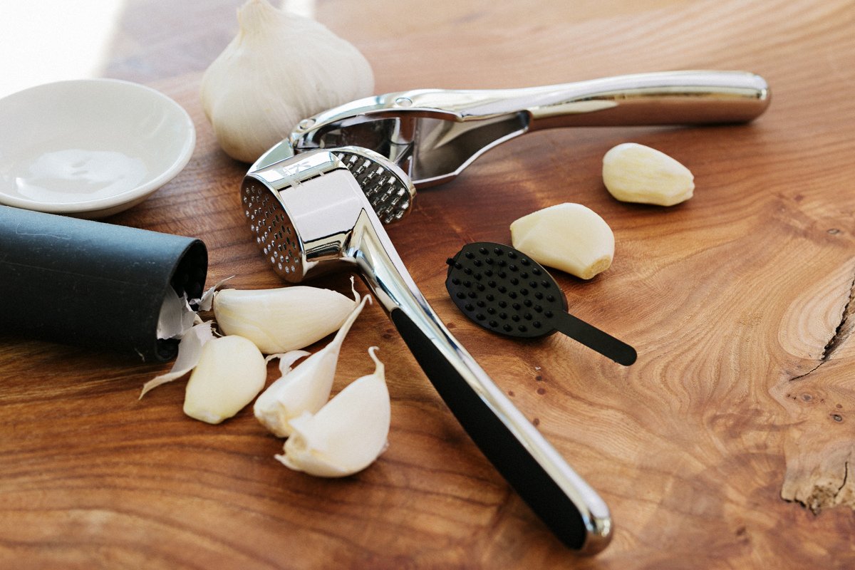 🍳 If You Own at Least 8/15 of These Things, You Should Be a Chef garlic press