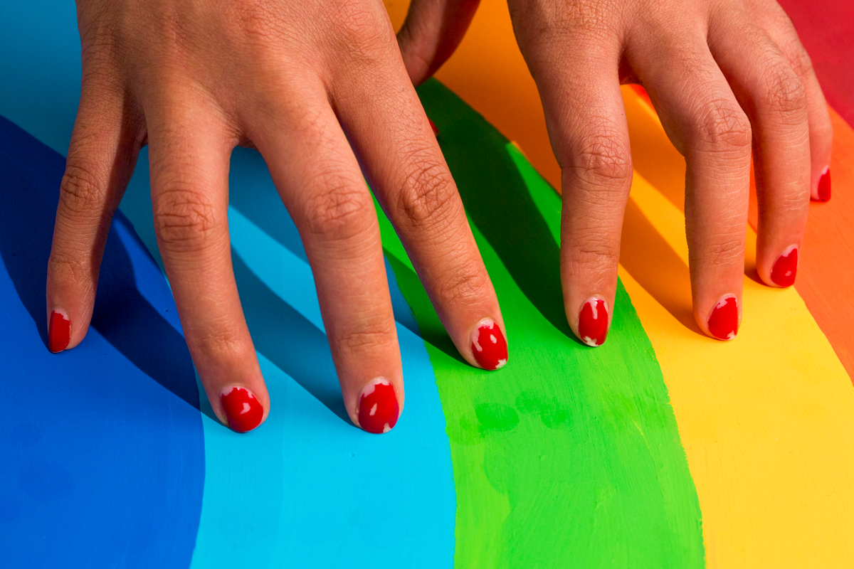 Take This Lazy Girl Test and We’ll Guess Whether or Not You Are Single chipped nails
