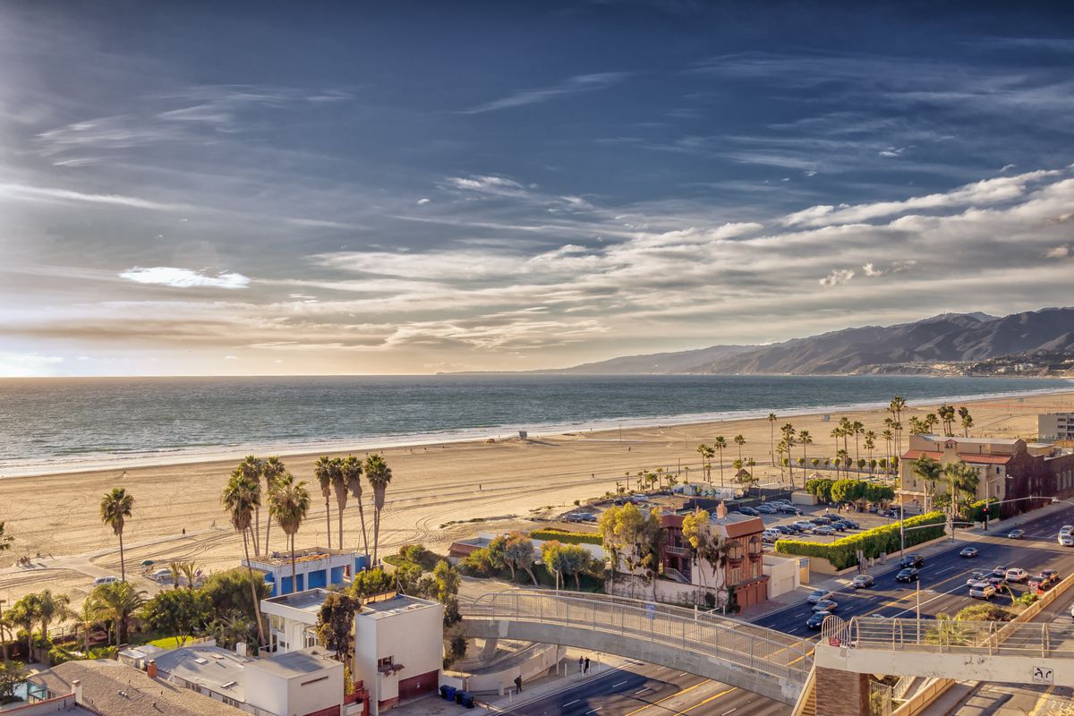 This U.S. Geography Quiz Stumps 90% Of American Students — Can You Pass It? Santa Monica State Beach, California