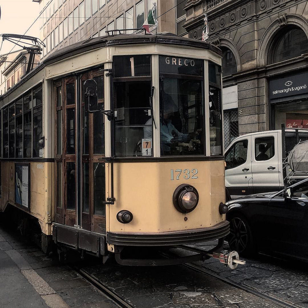 Can You Score Better Than 80% On This 24-Question English Quiz on Your First Try? retro Tram