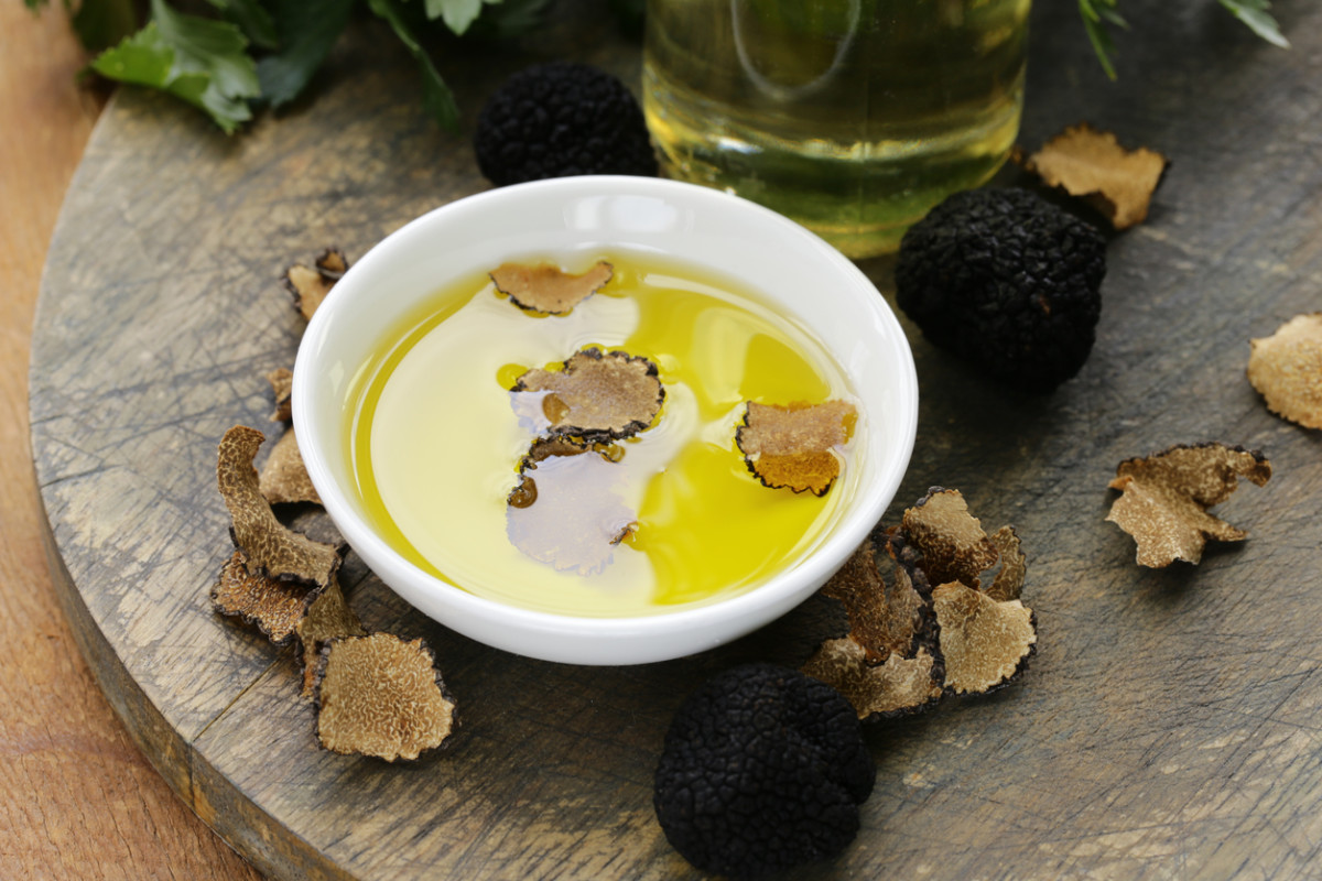 If You Have at Least 12/23 of These Foods in Your Kitchen, You’re Officially Middle-Class Truffle Oil