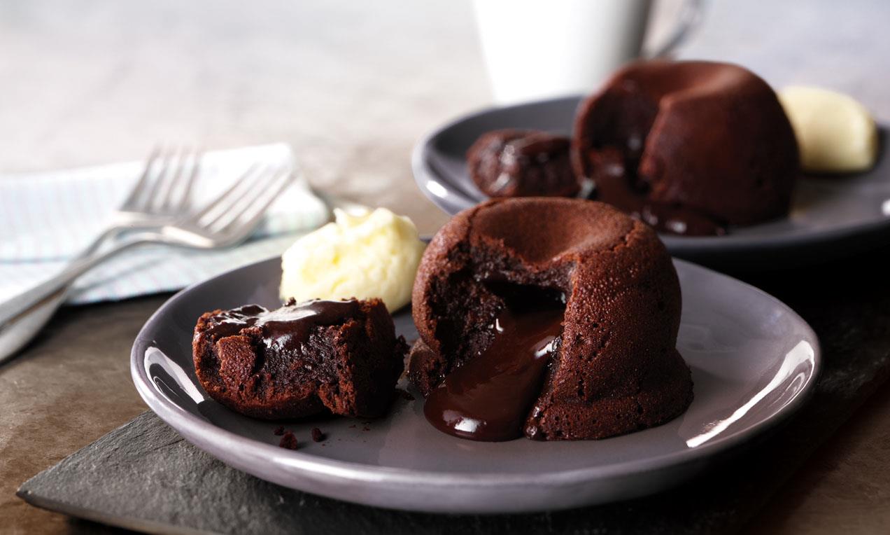 🍰 If You’ve Eaten 20/25 of These Treats, You’re Officially a Dessert Connoisseur Molten chocolate cake