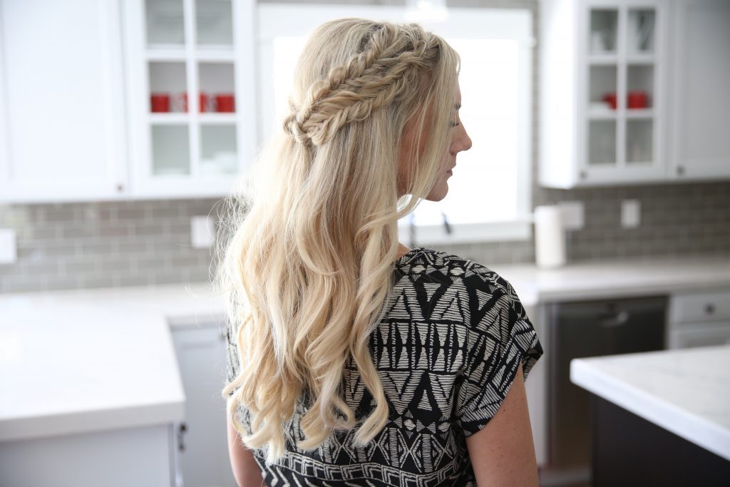 Get Ready for a First Date and We’ll Tell You the Zodiac Sign of Your Soulmate date night hairstyle