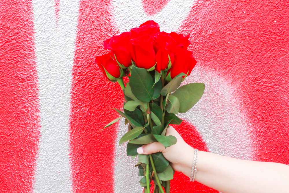 Get Ready for a First Date and We’ll Tell You the Zodiac Sign of Your Soulmate date night bouquet