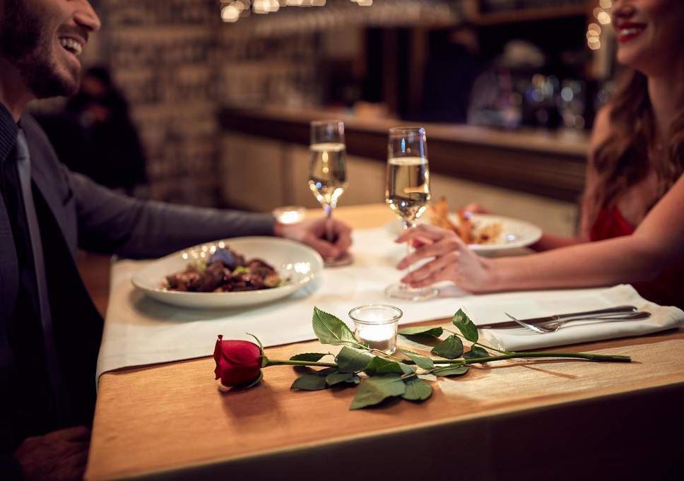 Get Ready for a First Date and We’ll Tell You the Zodiac Sign of Your Soulmate dinner date