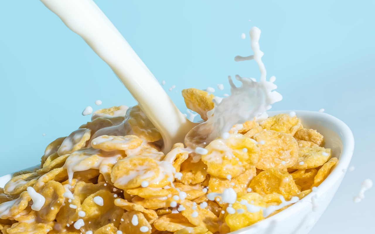 🥞 This Breakfast Buffet Quiz Will Reveal Your Actual and Emotional Ages Milk cornflakes