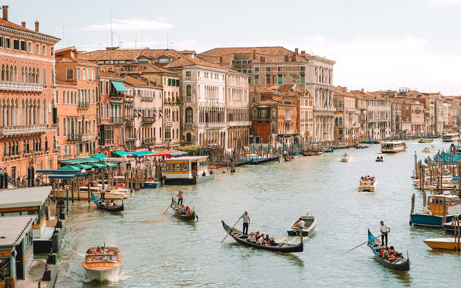 Is Your Brain Big Enough to Pass This General Knowledge Quiz? Venice grand canal, Italy