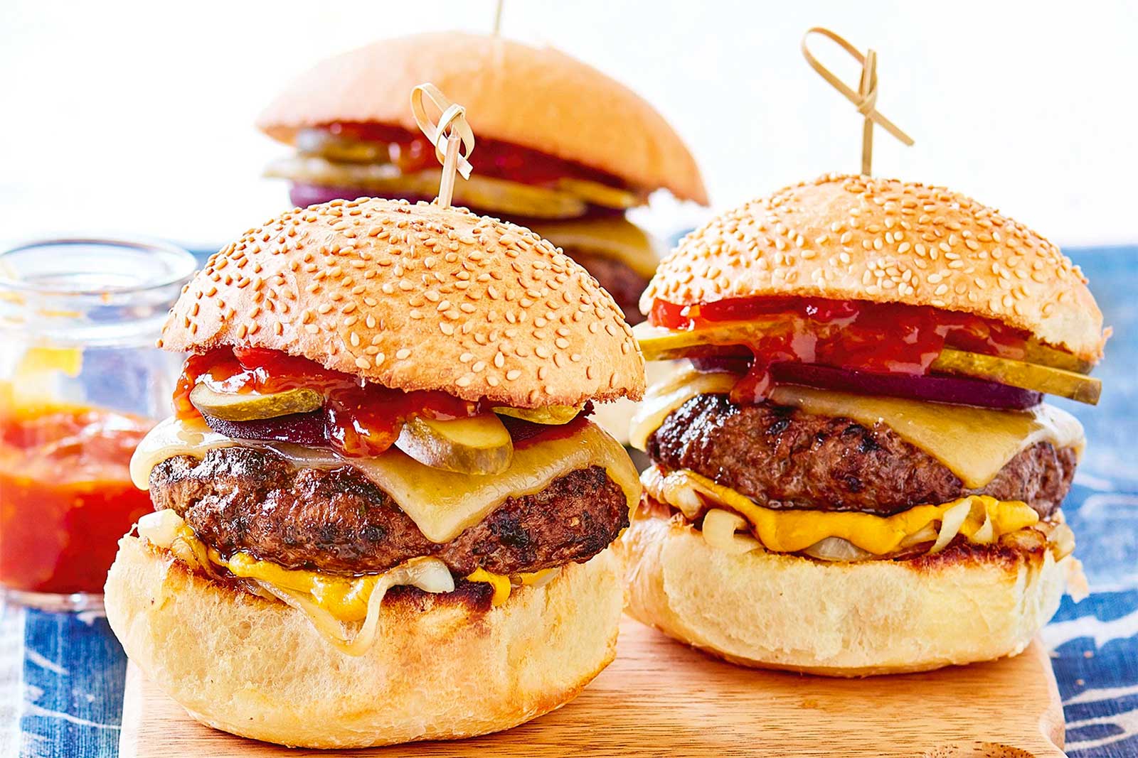 🍅 Ketchup-ify These Foods and We’ll Reveal What People Like LEAST About You Cheeseburgers