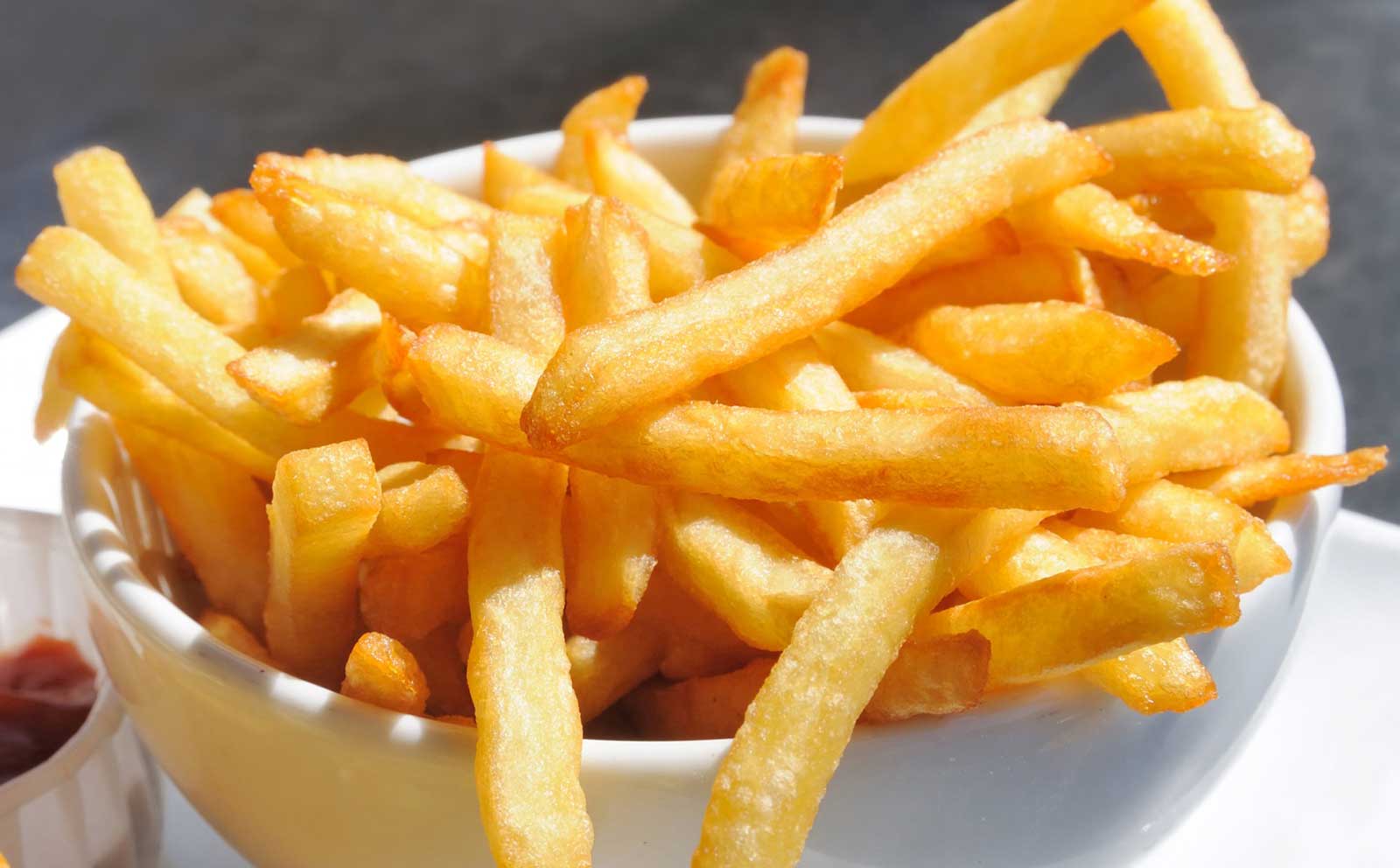 🍴 Tell Us If You Cut These Foods or Not and We’ll Tell You If You Are Weird or Normal French fries