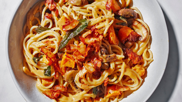 🥘 Pick Your Favorite Foods and We’ll Tell You Where ✈️ You Should Visit Post-Pandemic 12 Spaghetti