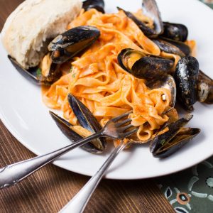🍽 Eat a Fancy Meal and We’ll Guess If You’re an Introvert or Extrovert Tagliatelle with mussels