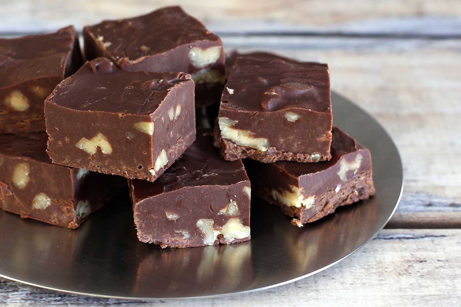 Only a Person Older Than 65 Will Like at Least 13/25 of These Foods Fudge