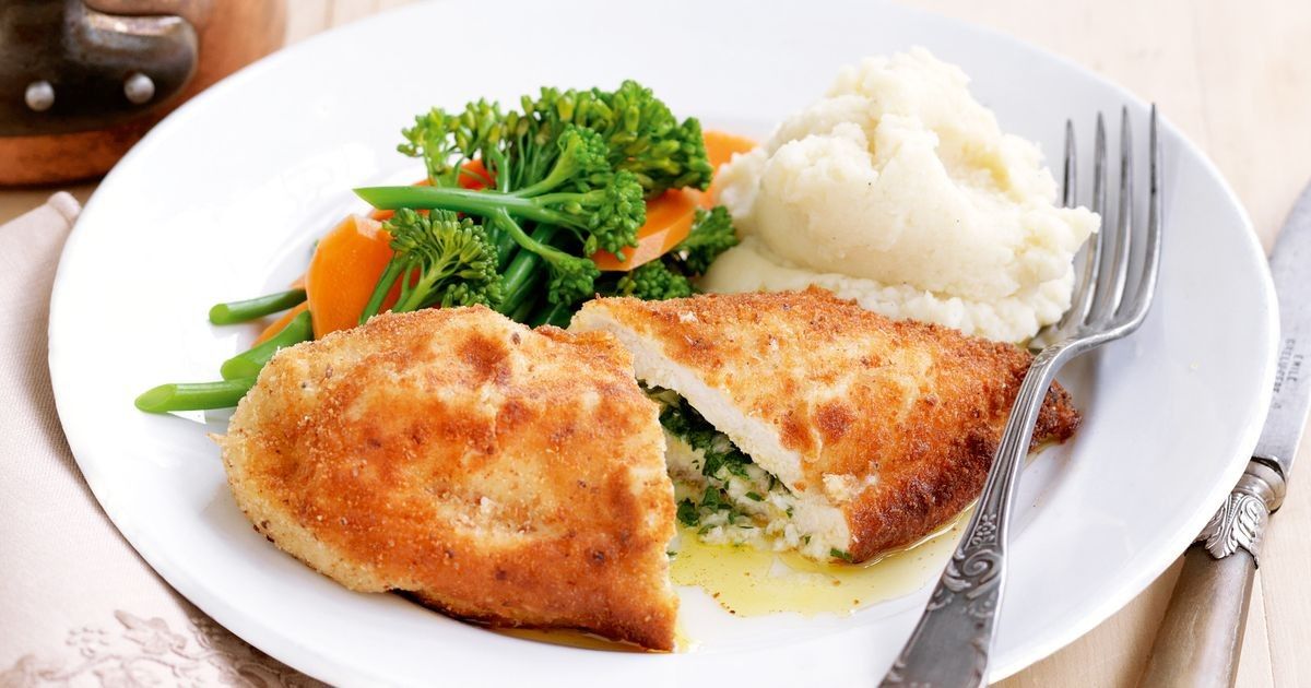 If You’ve Eaten 13/25 of These Foods, You’re Definitely Old-Fashioned Chicken Kiev