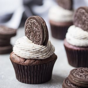 Dessert Quiz 🍰: Pick Cakes & Reveal Your Guiltiest Pleasure Cookies and cream