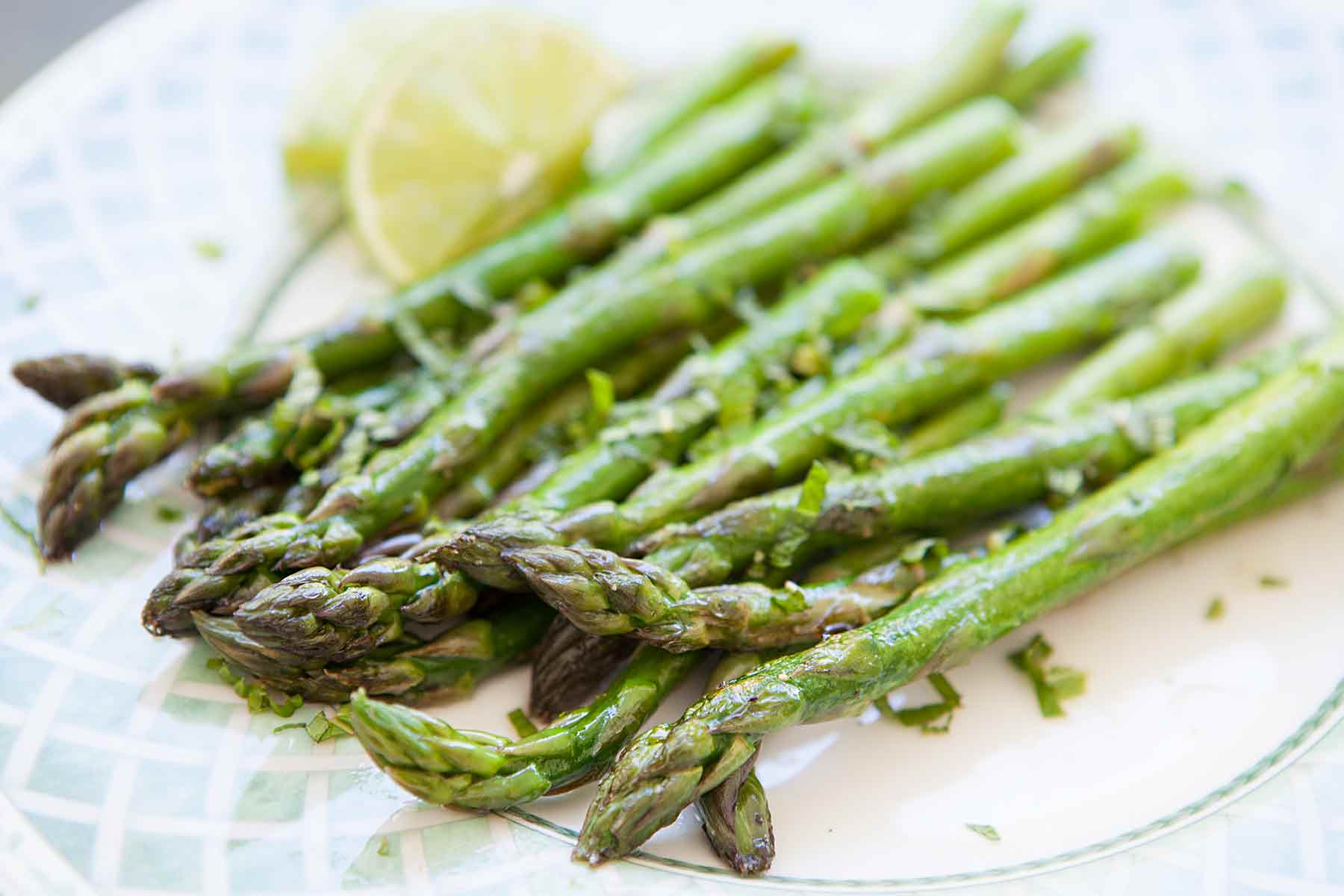 If You Want to Know How ❤️ Romantic You Are, Pick Some Unpopular Foods to Find Out Asparagus1