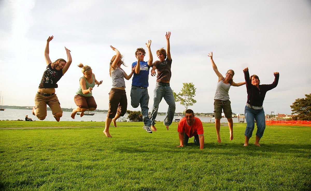 1200px Family_jump