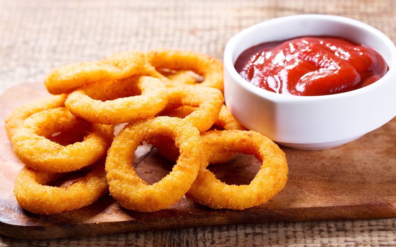 🍅 If You Eat 17/33 of These Foods With Ketchup, Then You’re a Monster Onion Rings