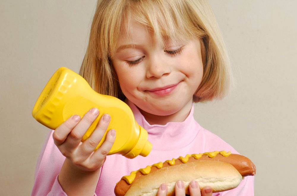 Most People Can’t Pass This Middle School Spelling Test – Can You? Eating Mustard Hot Dog