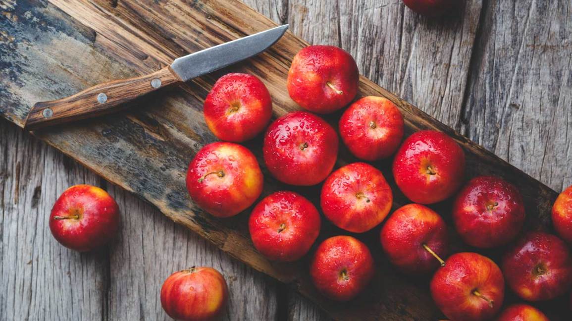 🍴 Tell Us If You Cut These Foods or Not and We’ll Tell You If You Are Weird or Normal Red apples