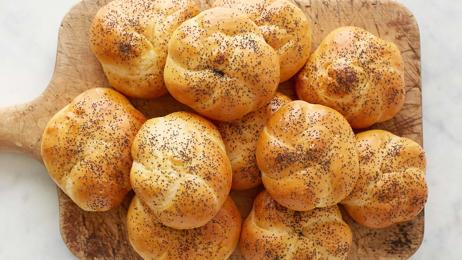 🍰 Only a Baked Good Connoisseur Will Have Eaten at Least 20/39 of These Foods Kaiser Rolls
