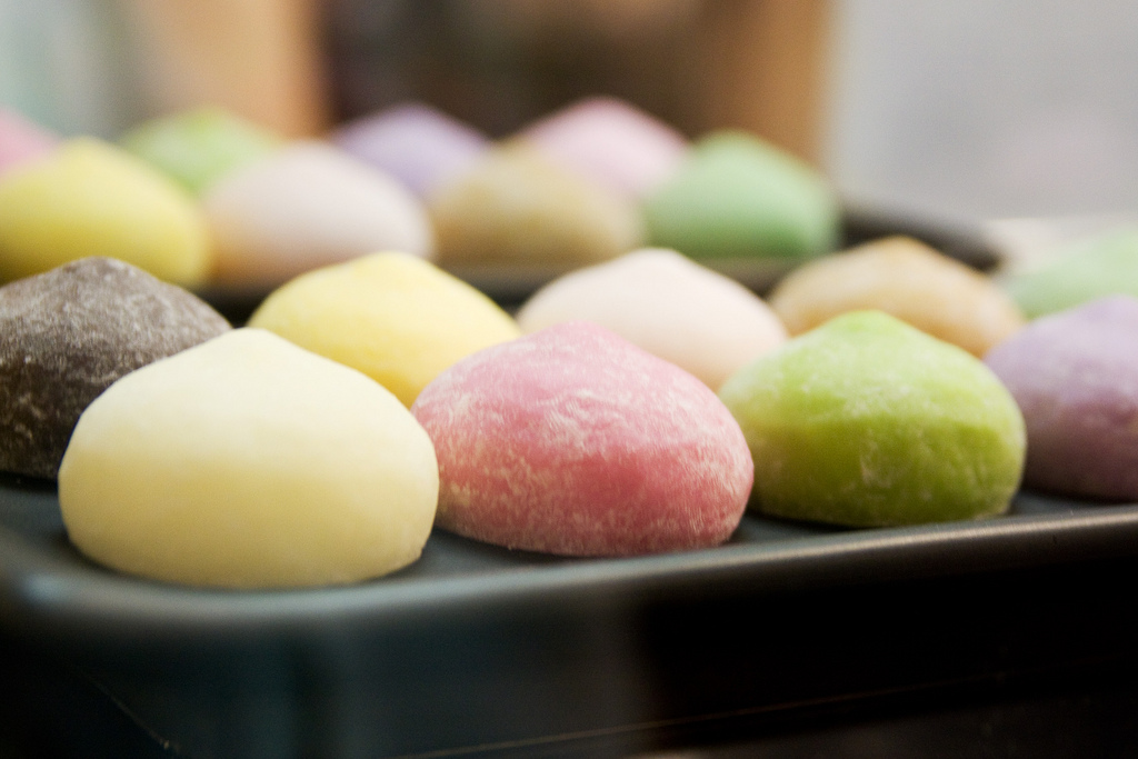 🍰 Don’t Freak Out, But We Can Guess Your Eye Color Based on the Desserts You Eat Mochi