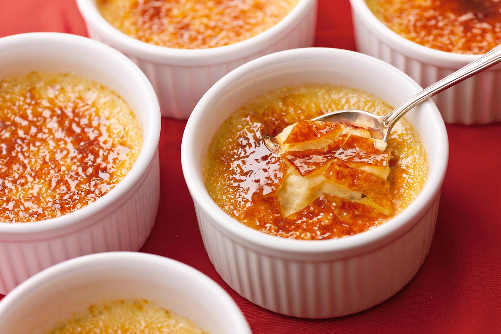 🍮 Don’t Call Yourself a Dessert Expert If You Haven’t Tried 17/33 of These Foods from Around the World Crème Brûlée