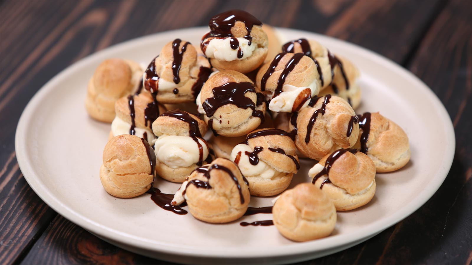 🍮 Don’t Call Yourself a Dessert Expert If You Haven’t Tried 17/33 of These Foods from Around the World Profiteroles