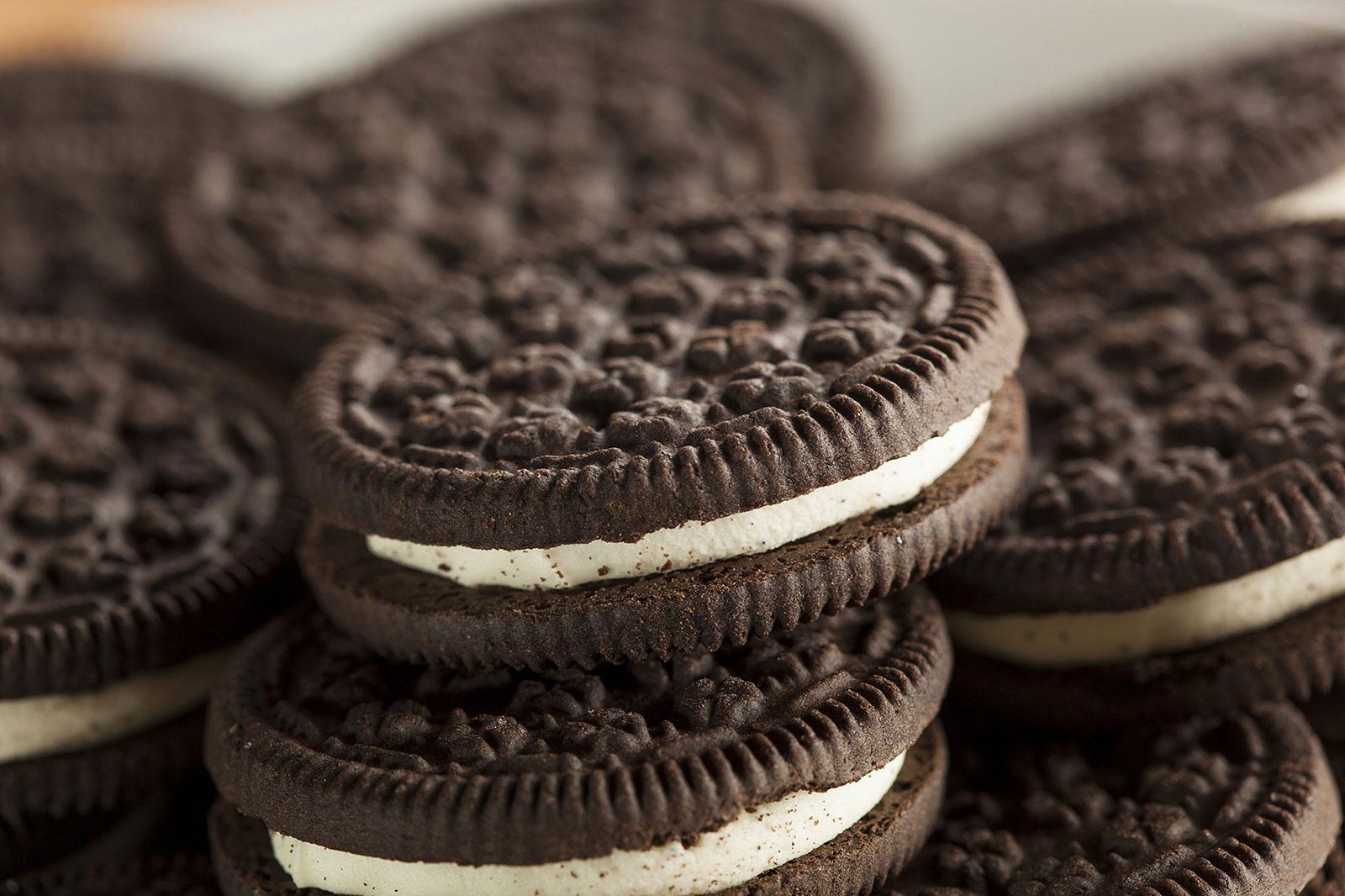 Pick Either 🍫 Chocolate or 🍮 Vanilla Desserts and We’ll Reveal If You’re an Introvert or Extrovert Oreo cookies