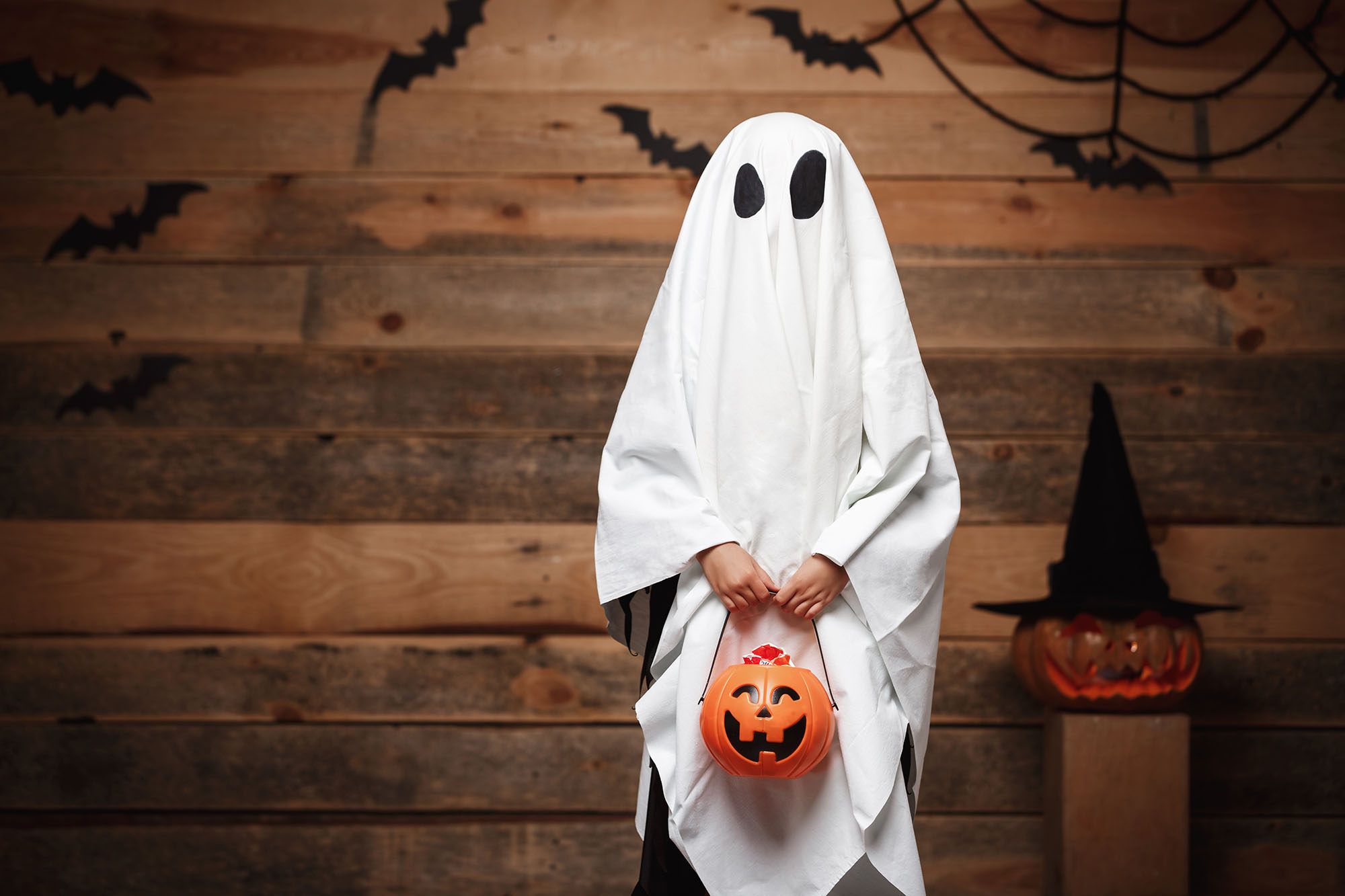 Pick Between These 🎃 Halloween Costumes and We’ll Guess Your Age Halloween Ghost Costume