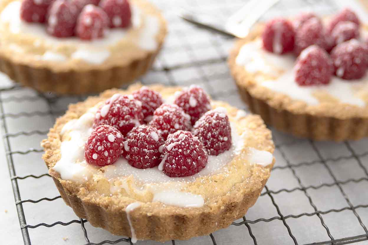 🧁 Pick Some Desserts and We’ll Reveal the Age You’ll Have Your First Kid 👶 Raspberry Almond Tarts