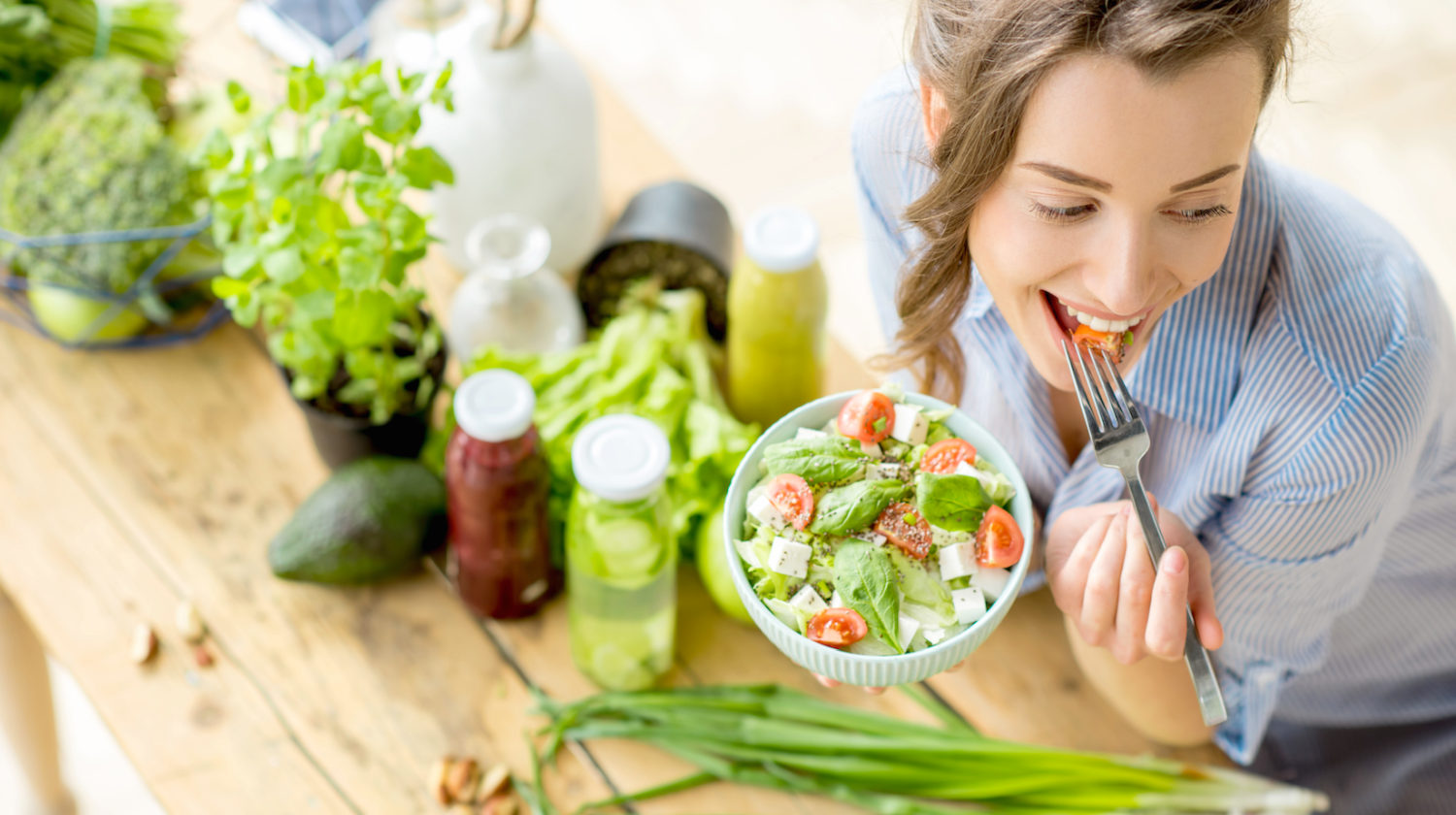 👶 Your Food Preferences Will Reveal Whether You’re a Youngest, Middle, Oldest, Or Only Child Woman Eating Salad