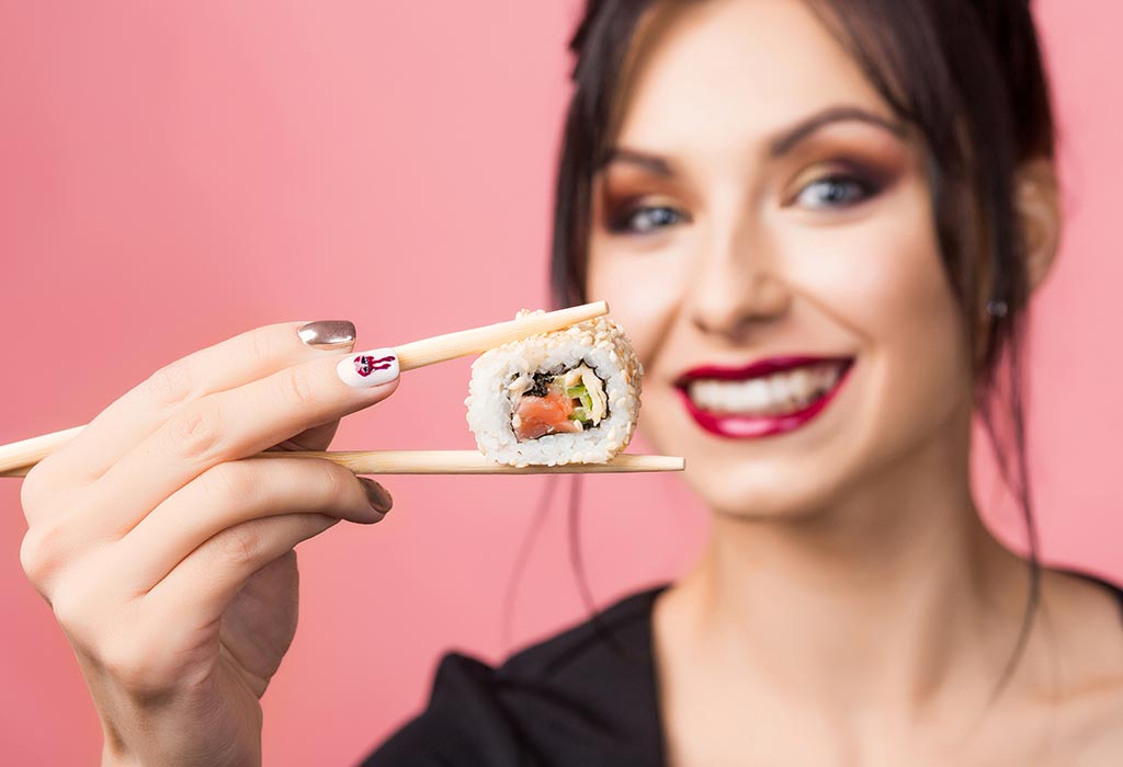 🌮 If You’ll Eat 18/25 of These Foods on a First Date, Then You’re Super Brave Woman Eating Sushi