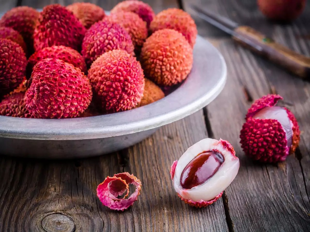 🍍 You Haven’t Really Lived Unless You’ve Tried at Least 12 of These Tropical Fruits Lychee