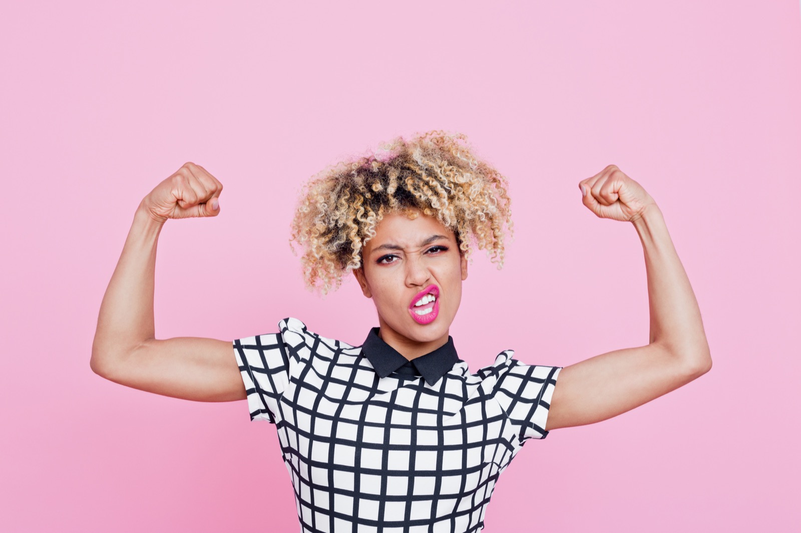 💬 Can You *Actually* Get More Than 15 on This 20-Question Quiz About Common Idioms and Sayings? Strong Afro American Young Woman Flexing Muscles