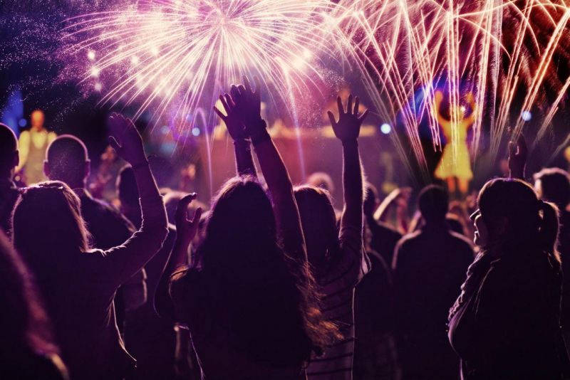 ✈️ Plan a Vacation and We’ll Tell You What to Watch on Netflix Celebrate New Year Party Fireworks