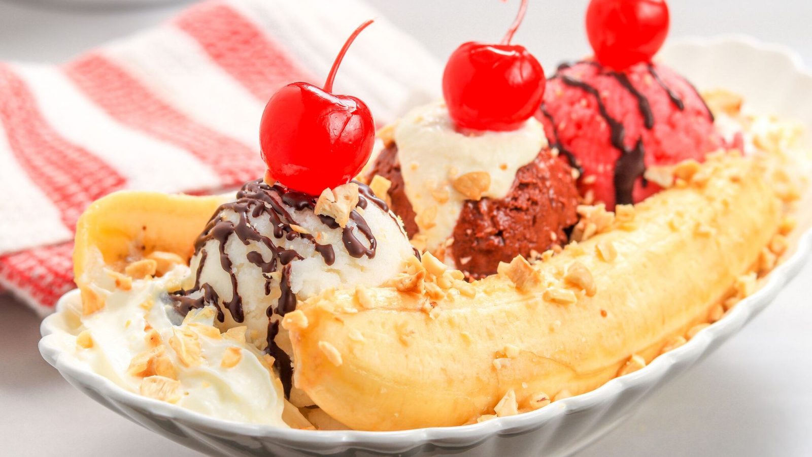 The Foods You Enjoy 🍕 Will Reveal What % American Your Tastebuds Are Classic Banana Split Ice Cream Sundae