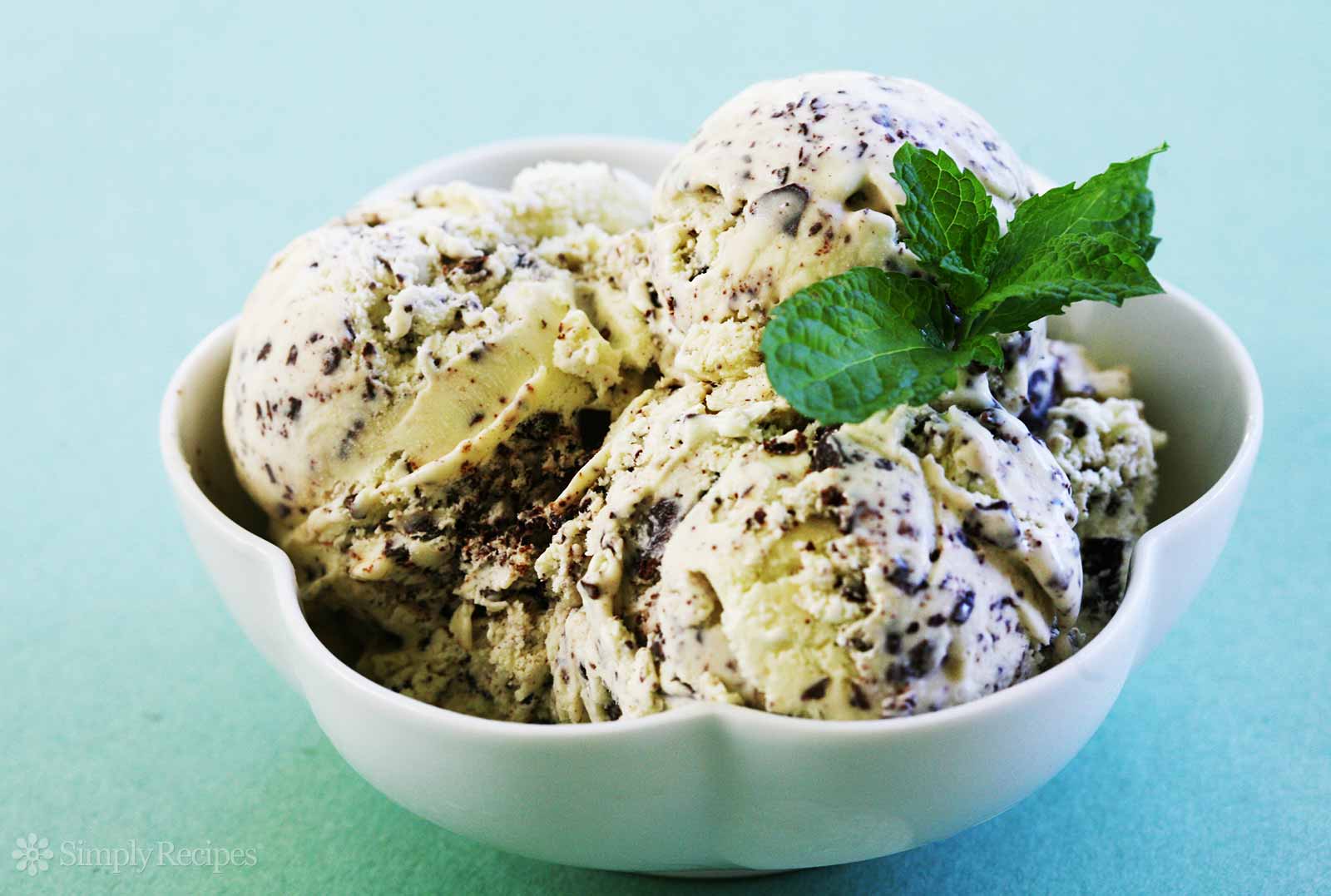 🍦 Your Ice Cream Opinions Will Reveal Your Actual and Emotional Ages Mint chocolate chip ice cream