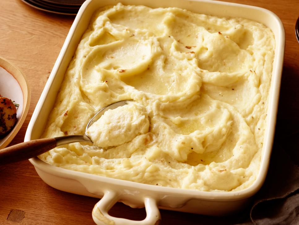 🍁 Can We Guess the Decade You Were Born Based on Your Thanksgiving Food Preferences? Creamy Mashed Potatoes