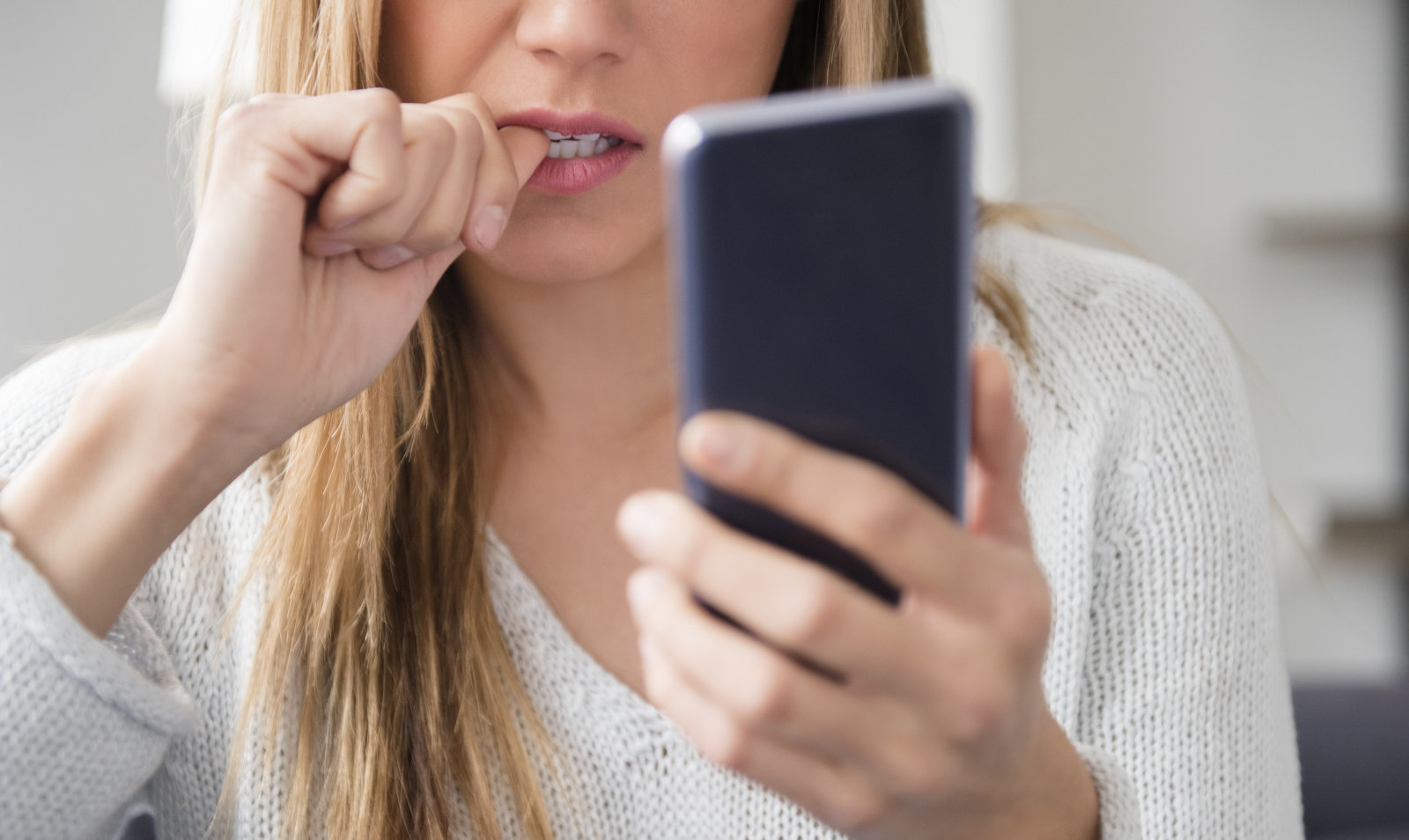 📱 Reply to These Texts and We’ll Reveal How Easily Annoyed You Are Nervous Young Woman Using Smart Phone