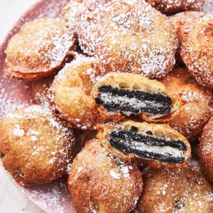 🍰 Don’t Freak Out, But We Can Guess Your Eye Color Based on the Desserts You Eat Deep-fried Oreos