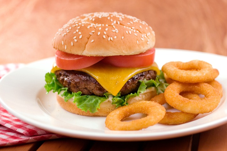 The Foods You Enjoy 🍕 Will Reveal What % American Your Tastebuds Are Cheeseburger With Onion Rings