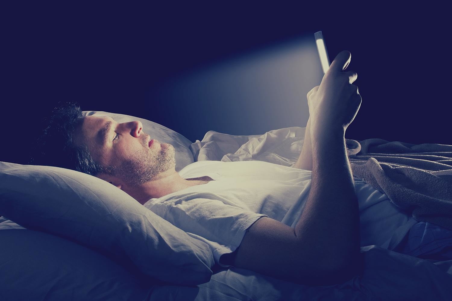 📱 Reply to These Texts and We’ll Reveal How Easily Annoyed You Are Using Phone In Bed At Night Sleep