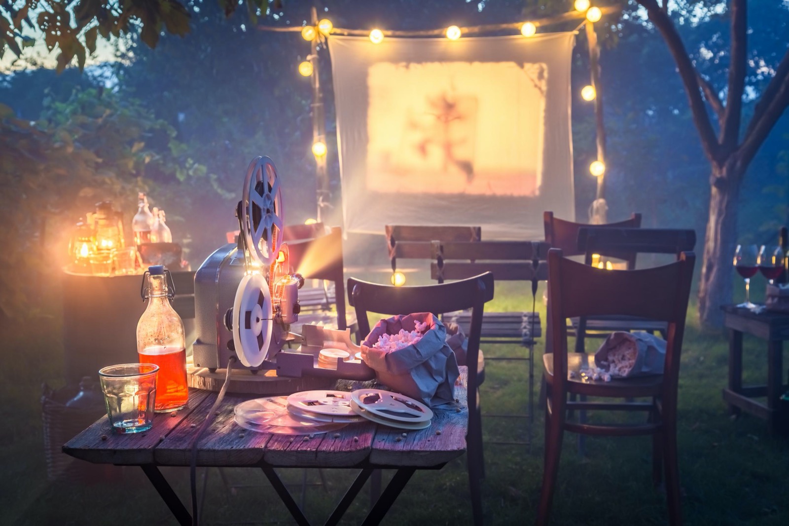 👶 Your Food Preferences Will Reveal Whether You’re a Youngest, Middle, Oldest, Or Only Child Backyard Movie Night