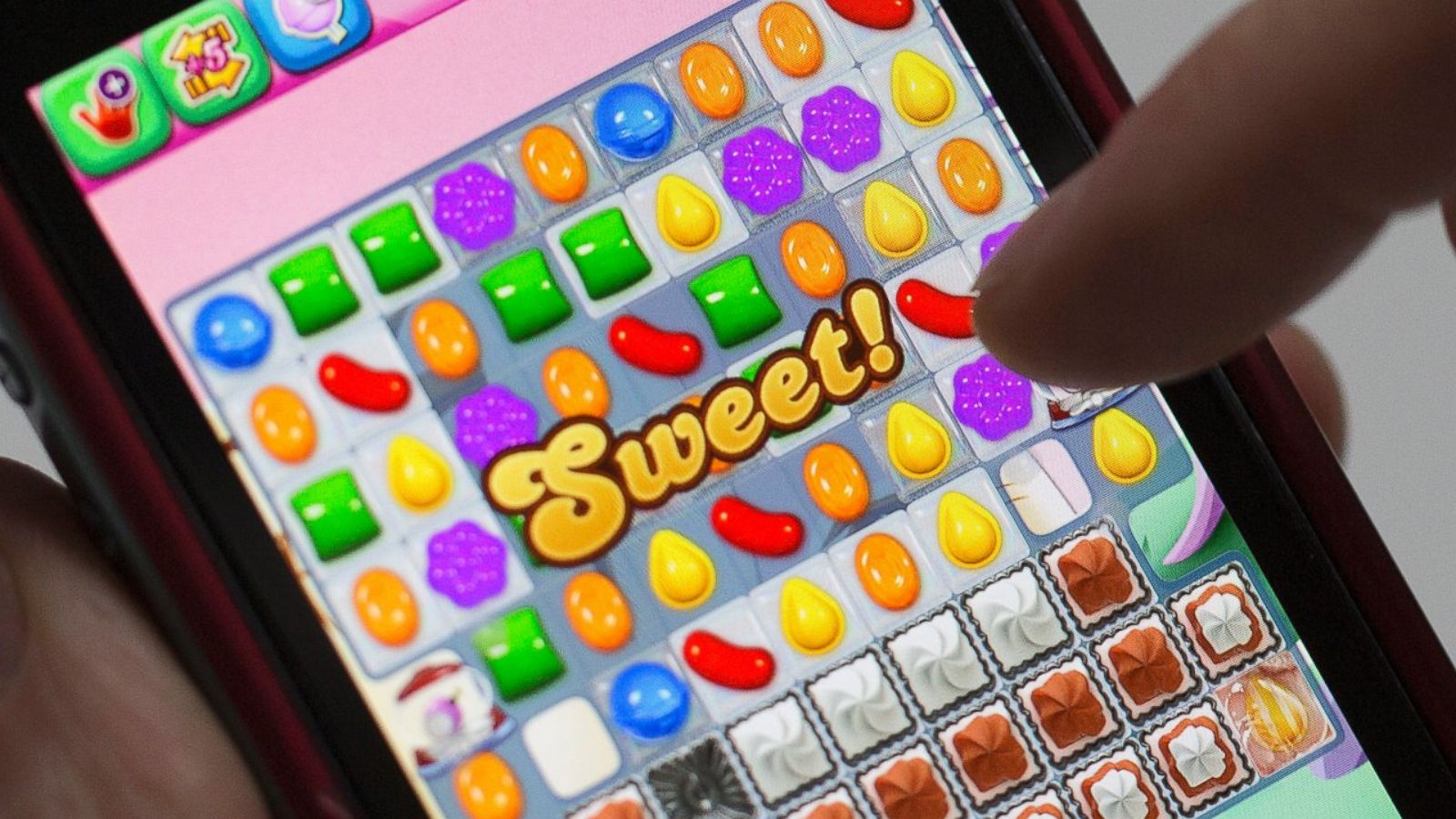 📱 Can We Guess Your Age Based on How Often You Use These Apps? Candy Crush