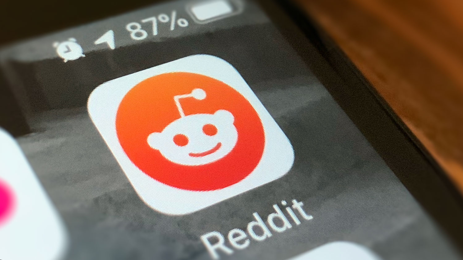 📱 Can We Guess Your Age Based on How Often You Use These Apps? Reddit