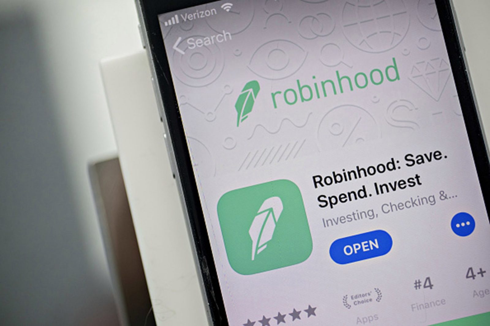 📱 Can We Guess Your Age Based on How Often You Use These Apps? Robinhood