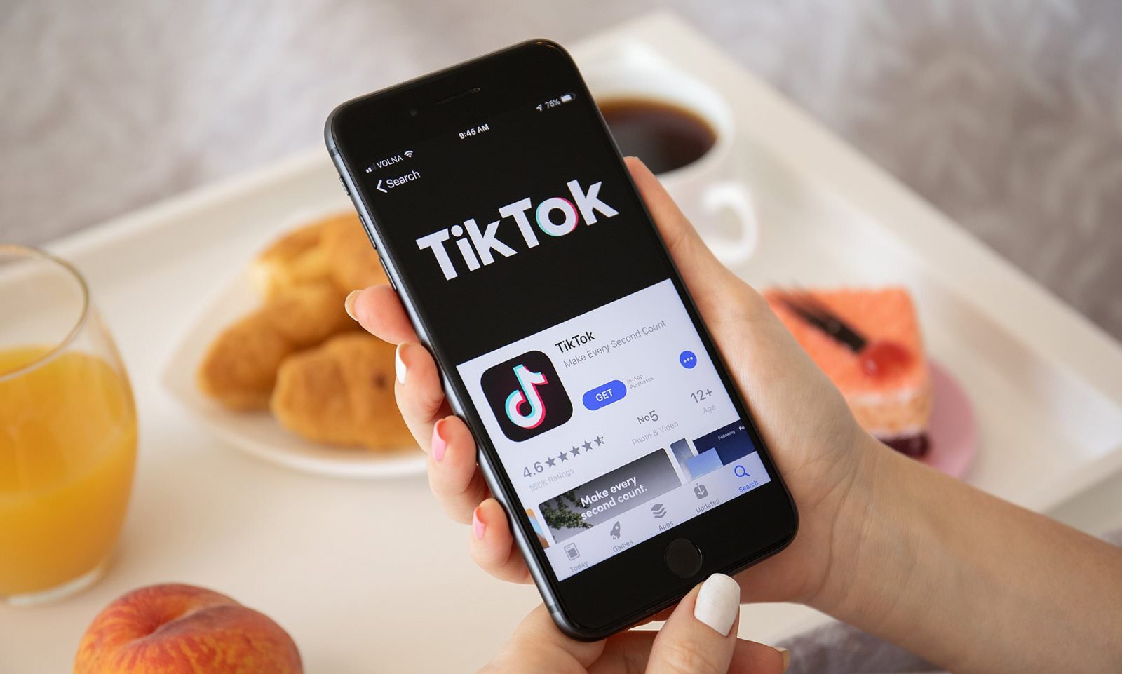 📱 Can We Guess Your Age Based on How Often You Use These Apps? TikTok