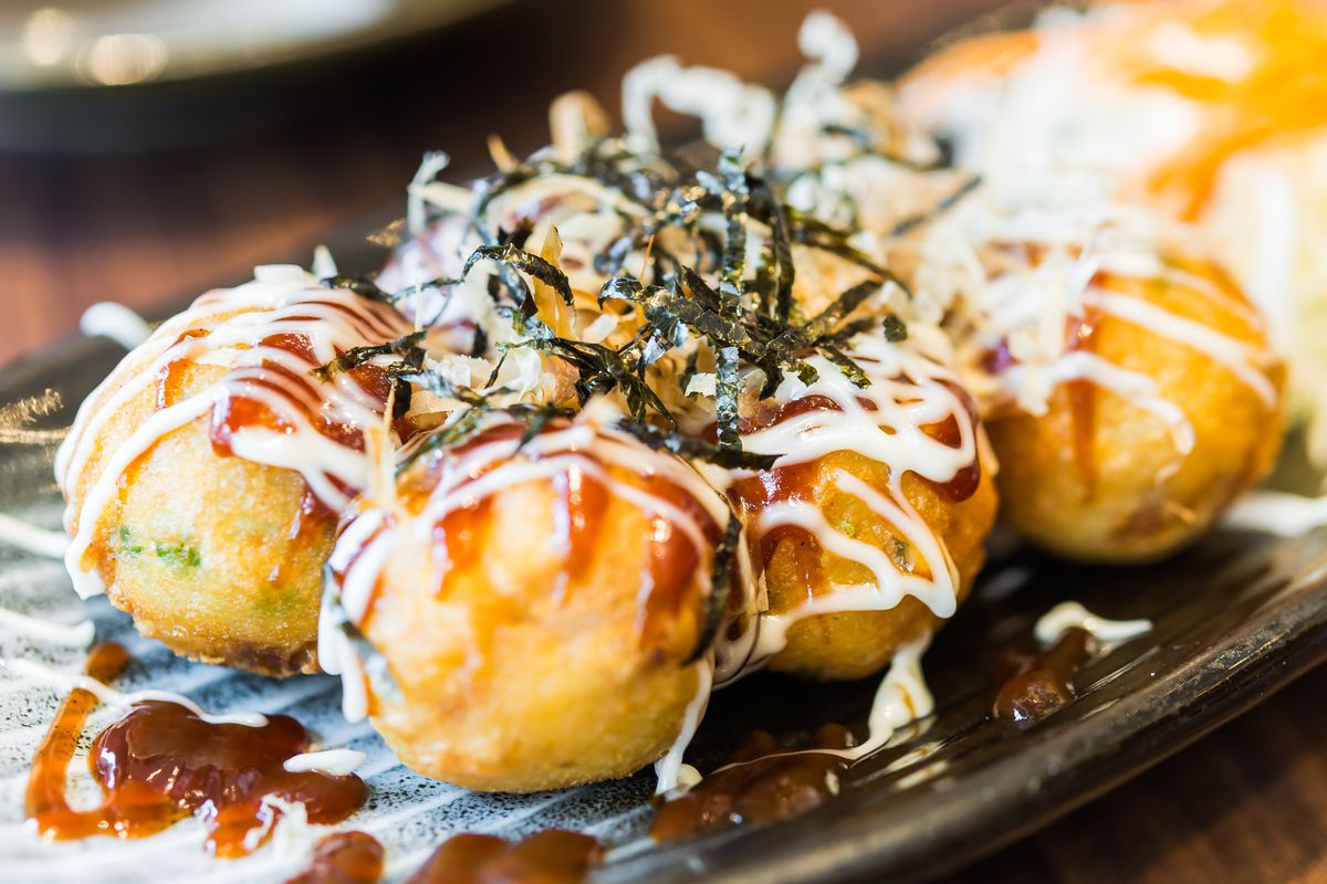 🍣 If You’ve Never Eaten 22/29 of These Japanese Foods, You’re Seriously Missing Out Takoyaki (fried octopus balls)