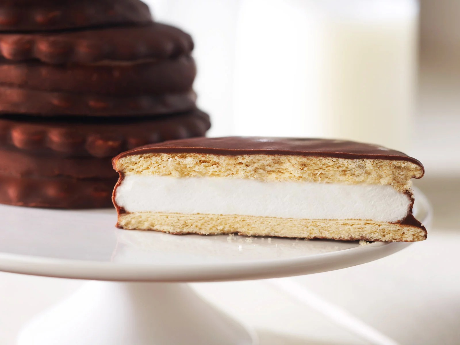 🍩 Believe It or Not, We Know Your Exact Age Based on How You Rate These American Desserts Moon Pie